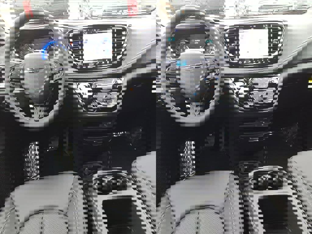 New 2026 Chrysler Pacifica Select w/ S Appearance Package image 9