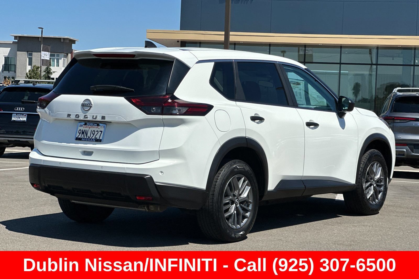 Used 2024 Nissan Rogue S FWD image 4