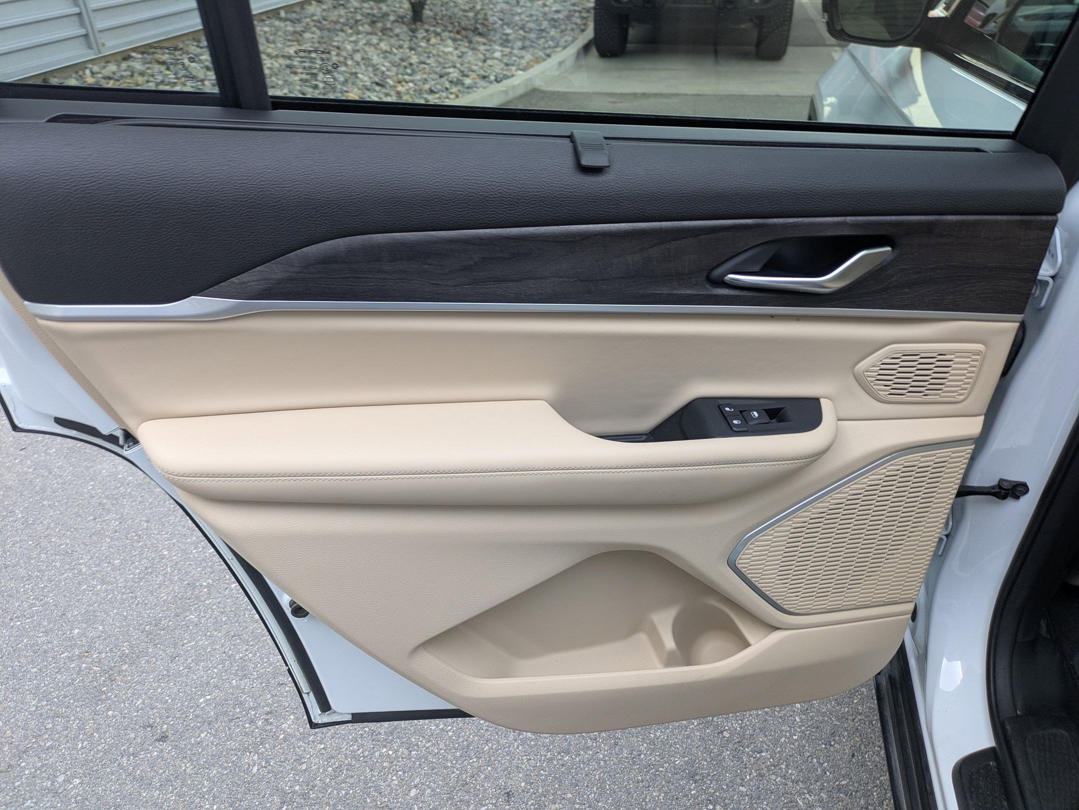 Used 2022 Jeep Grand Cherokee L Limited w/ Luxury Tech Group II image 31