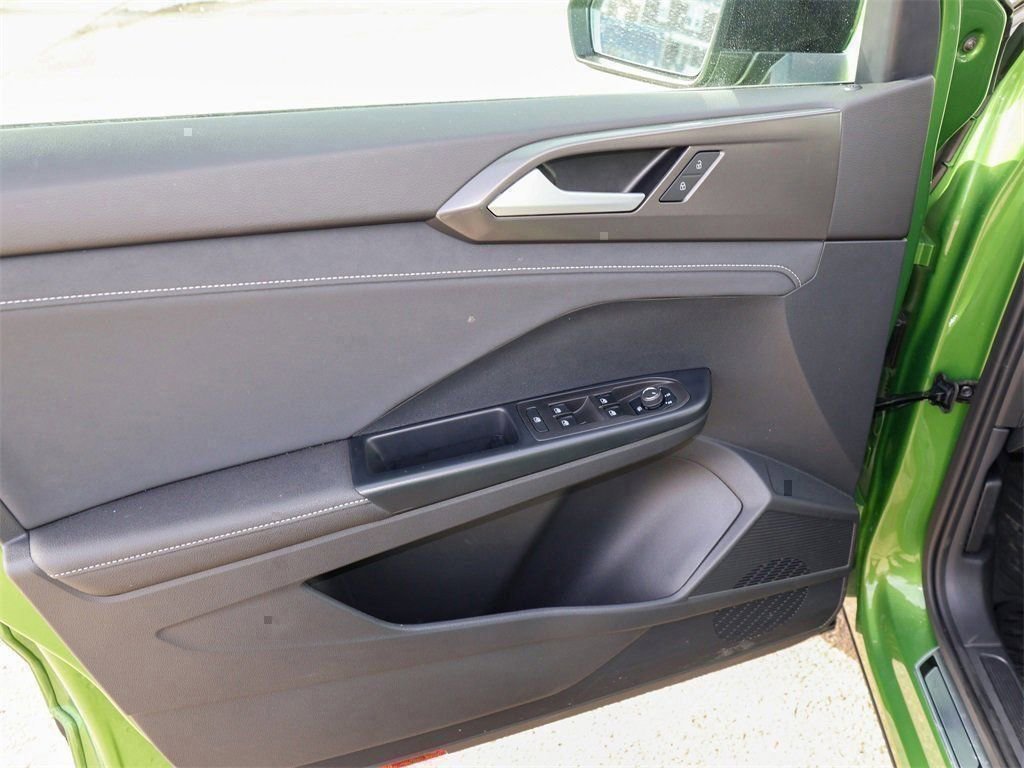 New 2025 Volkswagen Taos SE image 14