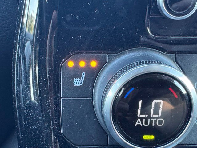 Used 2023 Toyota Highlander XLE FWD image 28