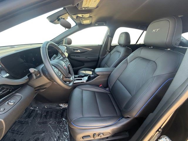 Used 2025 Buick Envista Sport Touring w/ Convenience I Package FWD image 10