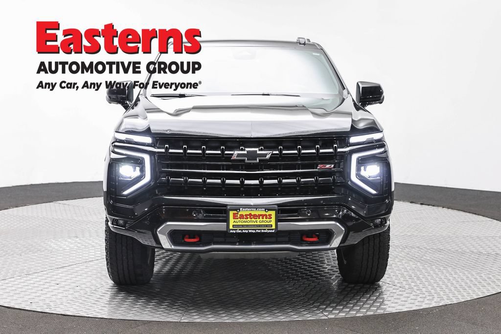 Used 2025 Chevrolet Suburban Z71 AWD/4WD image 2