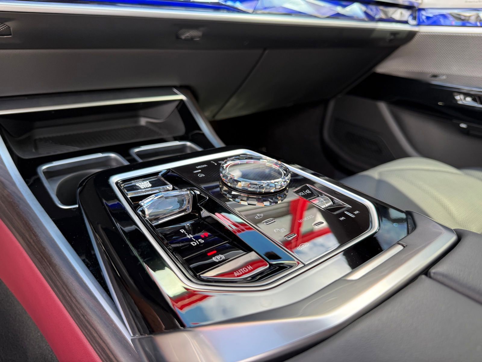 Used 2023 BMW 740i image 30