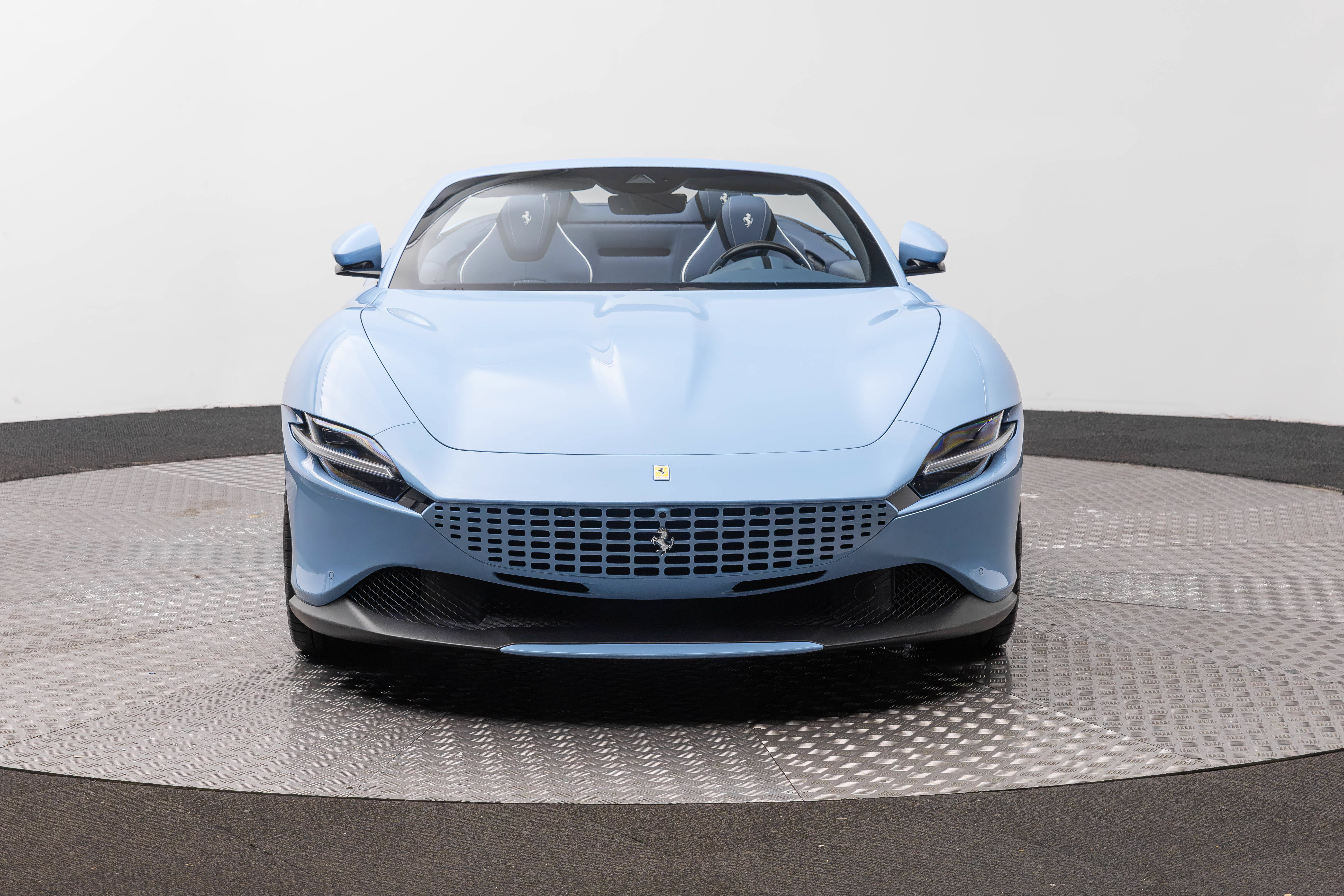Certified 2025 Ferrari Roma Spider RWD image 10