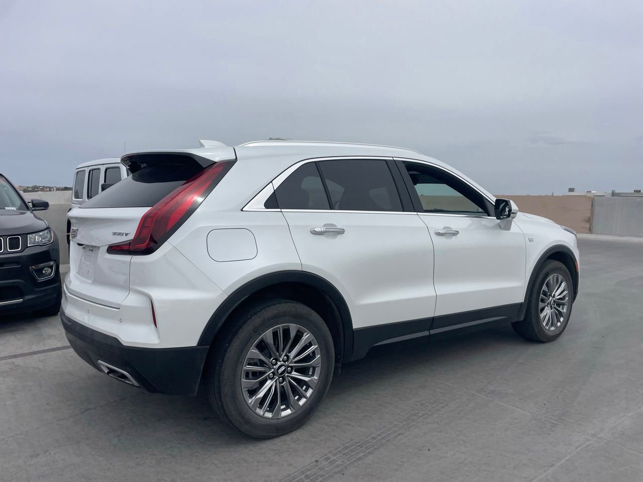 Used 2025 Cadillac XT4 Premium Luxury w/ Technology Package AWD/4WD image 2