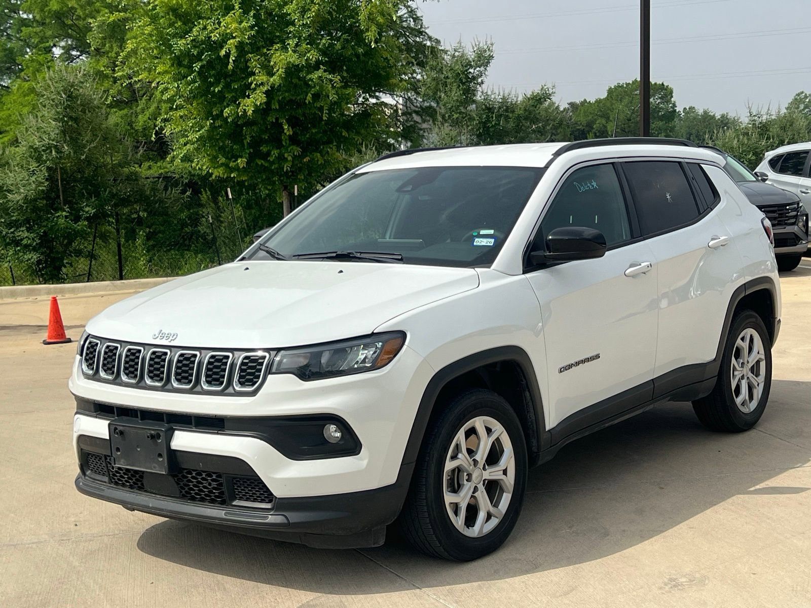 Used 2024 Jeep Compass Latitude AWD/4WD image 5