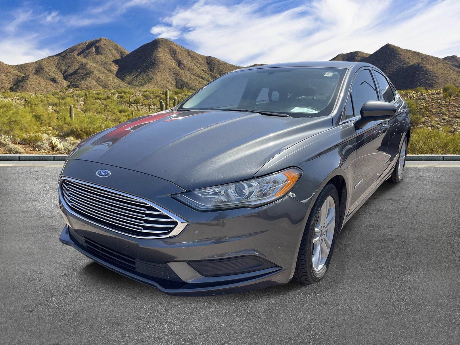 Used 2018 Ford Fusion SE FWD image 2