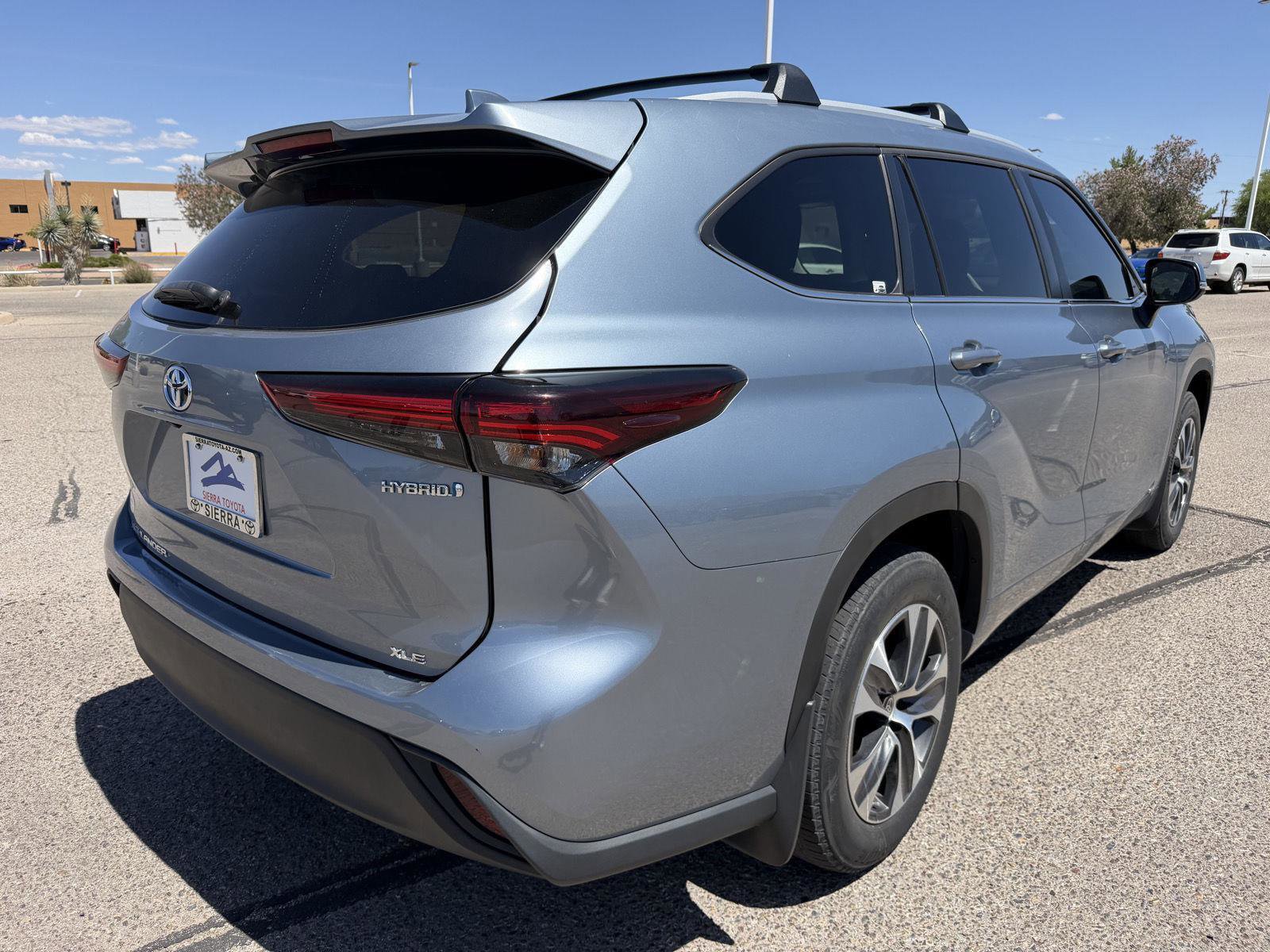 Used 2024 Toyota Highlander XLE AWD/4WD image 6