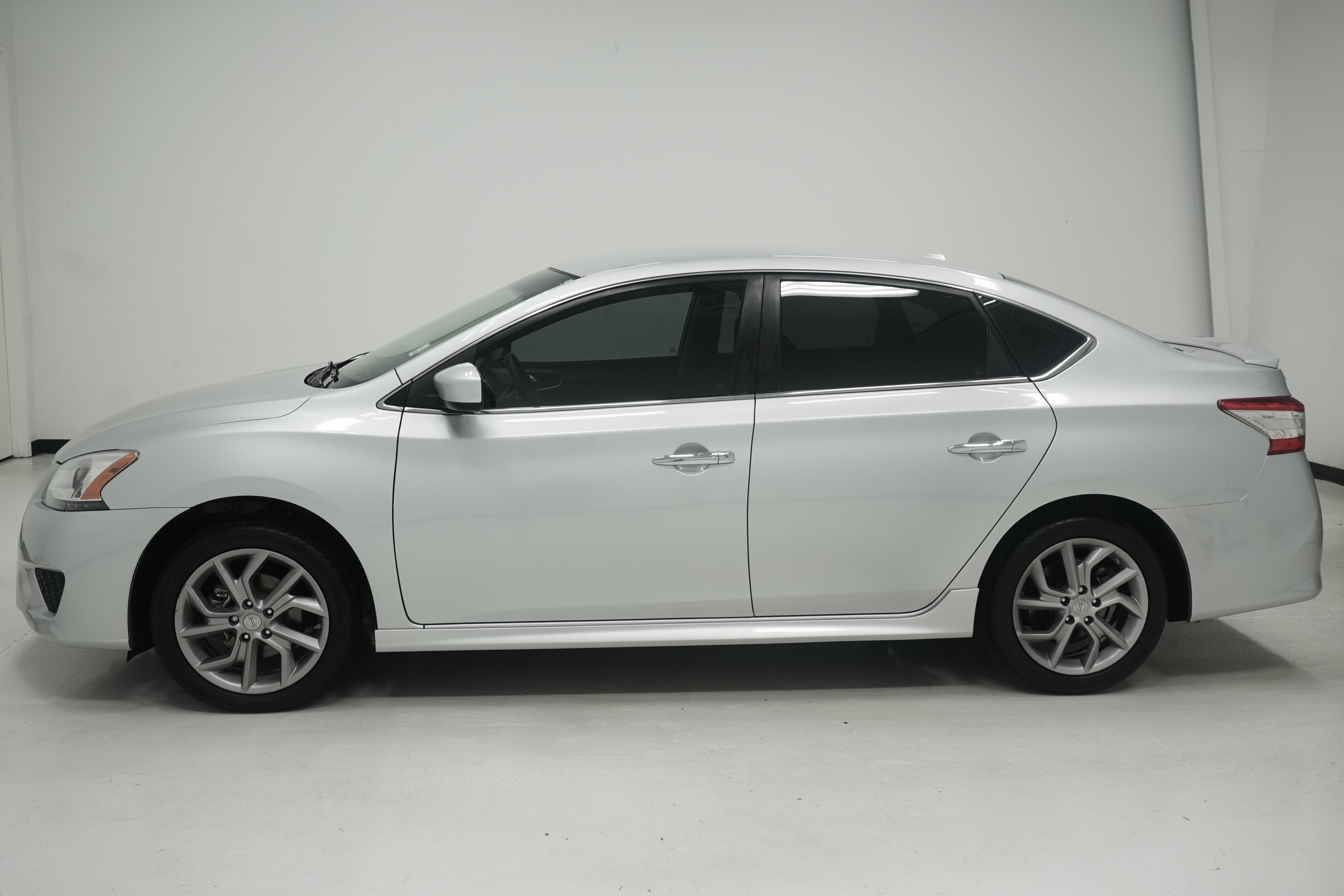 Used 2014 Nissan Sentra SR w/ SR Driver Package FWD image 7