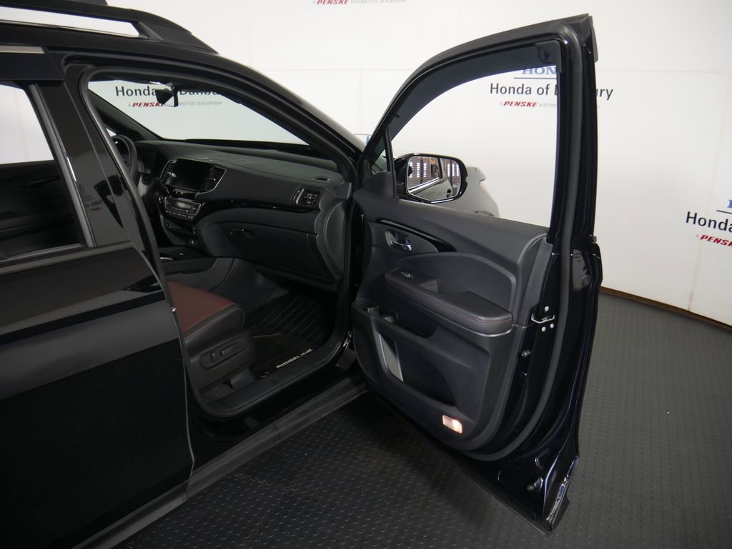 Certified 2025 Honda Ridgeline Black Edition image 8