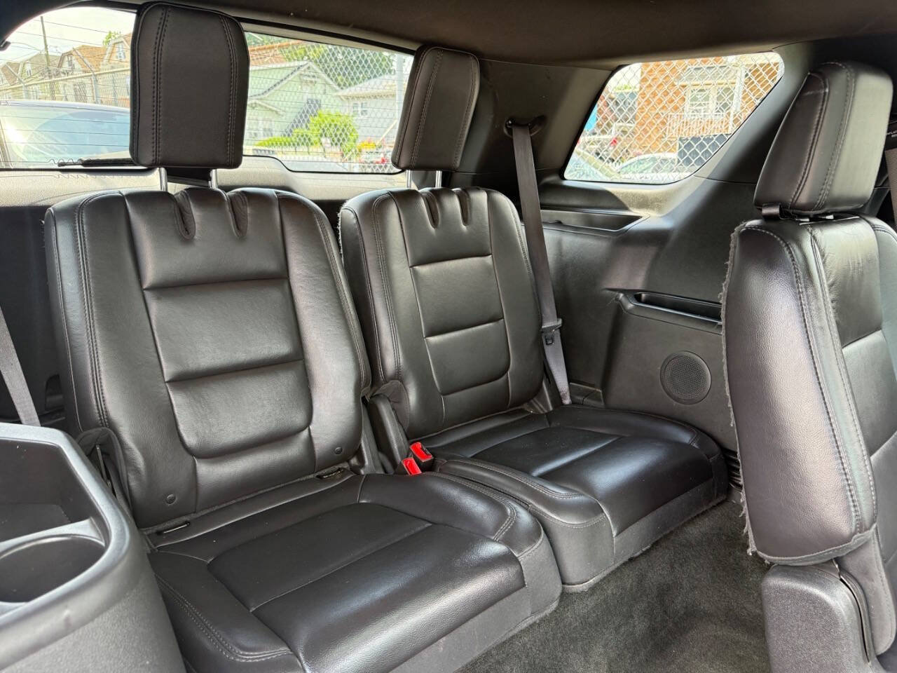 Used 2014 Ford Explorer XLT w/ Equipment Group 202A AWD/4WD image 15