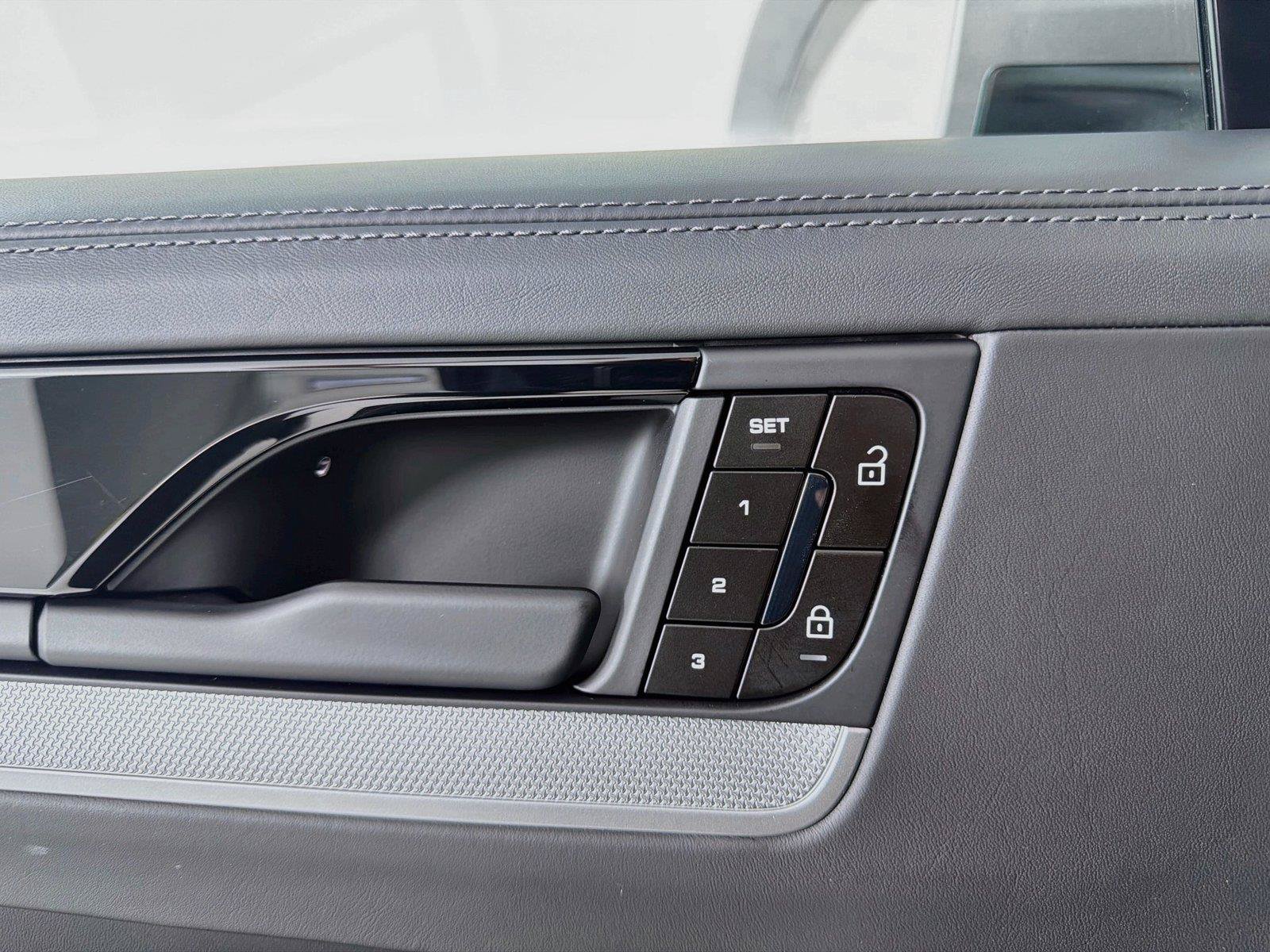 Certified 2025 Porsche Cayenne Coupe AWD/4WD image 7
