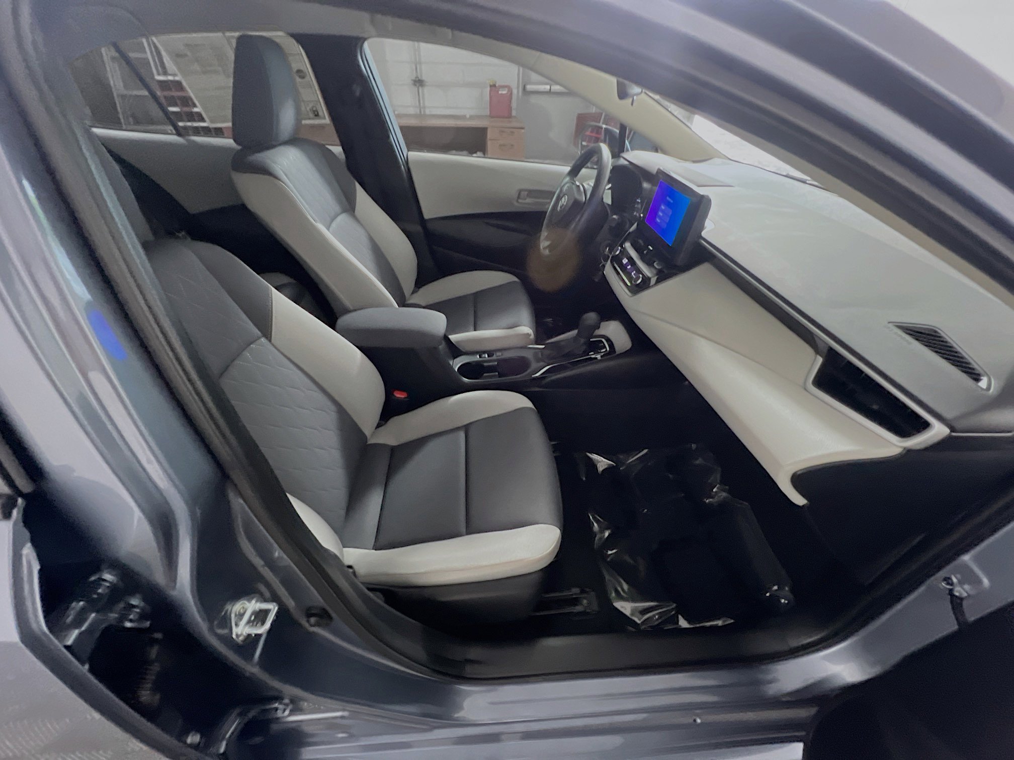 Used 2025 Toyota Corolla LE image 31