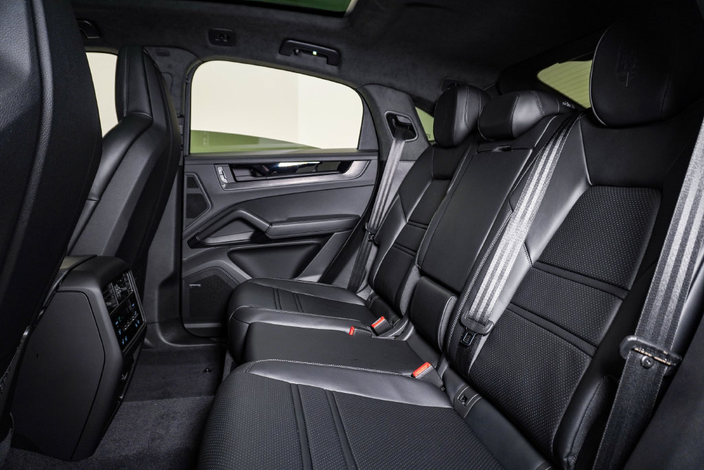 New 2026 Porsche Cayenne GTS AWD/4WD image 17