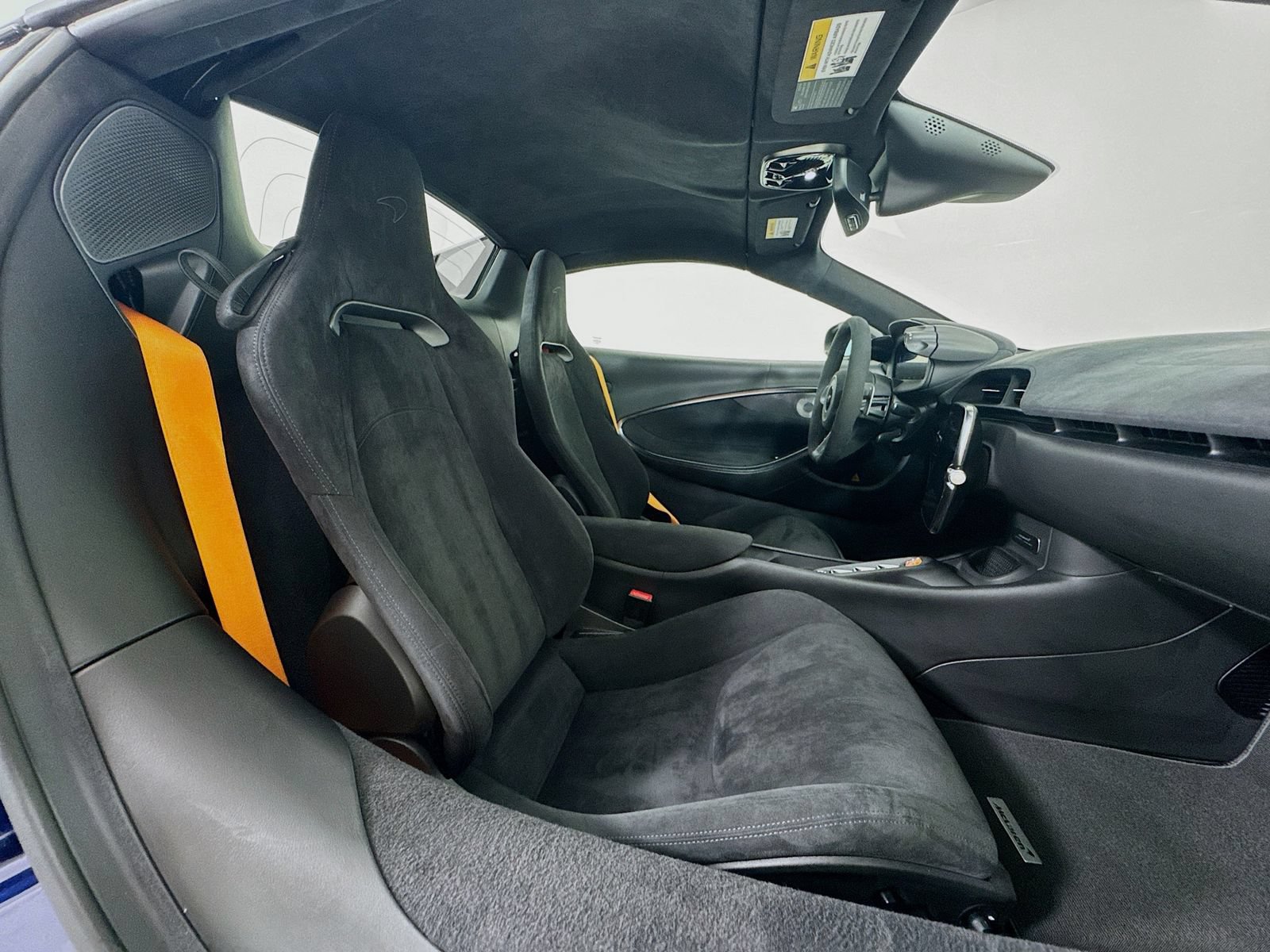 Used 2025 McLaren Artura Spider RWD image 21