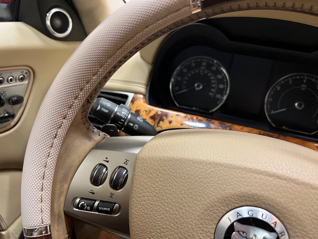 Used 2010 Jaguar XK Coupe RWD image 31