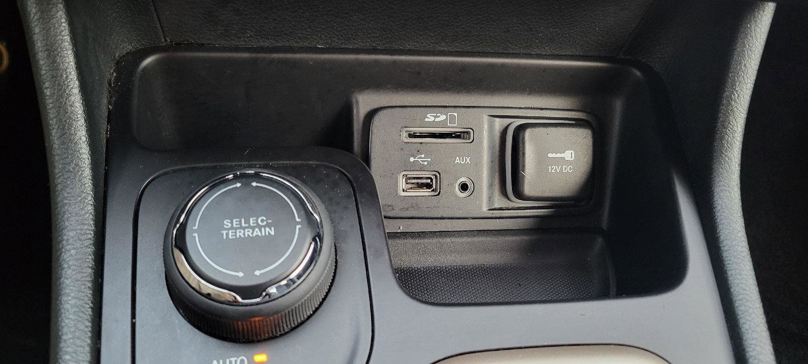 Used 2015 Jeep Cherokee Latitude image 20