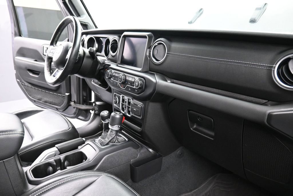 Used 2022 Jeep Wrangler Unlimited Sahara w/ Cold Weather Group AWD/4WD image 18