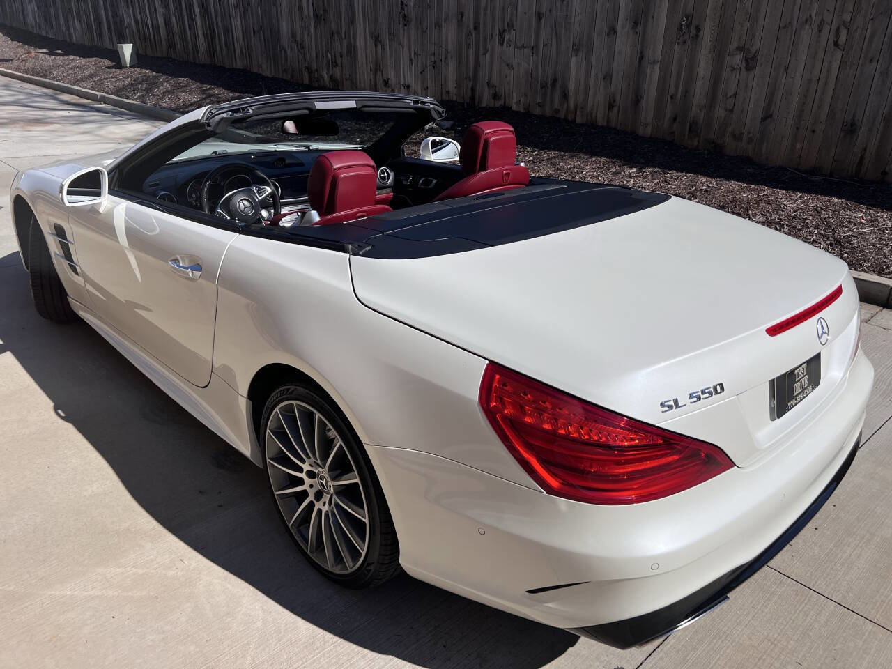 Used 2018 Mercedes-Benz SL 550 SL 550 2dr Roadster w/ Driver Assistance Package image 16
