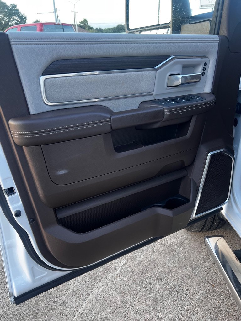 Used 2025 RAM 2500 Laramie AWD/4WD image 12