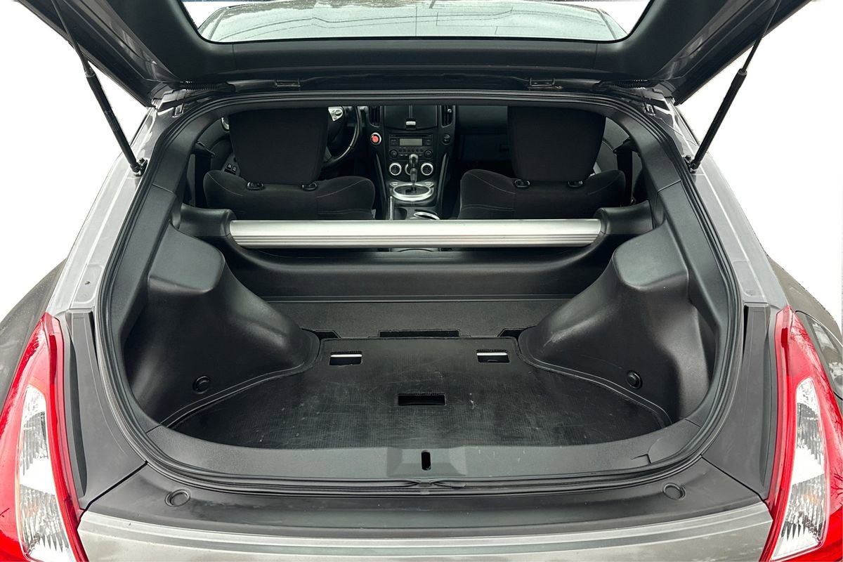 Used 2015 Nissan 370Z Coupe image 10