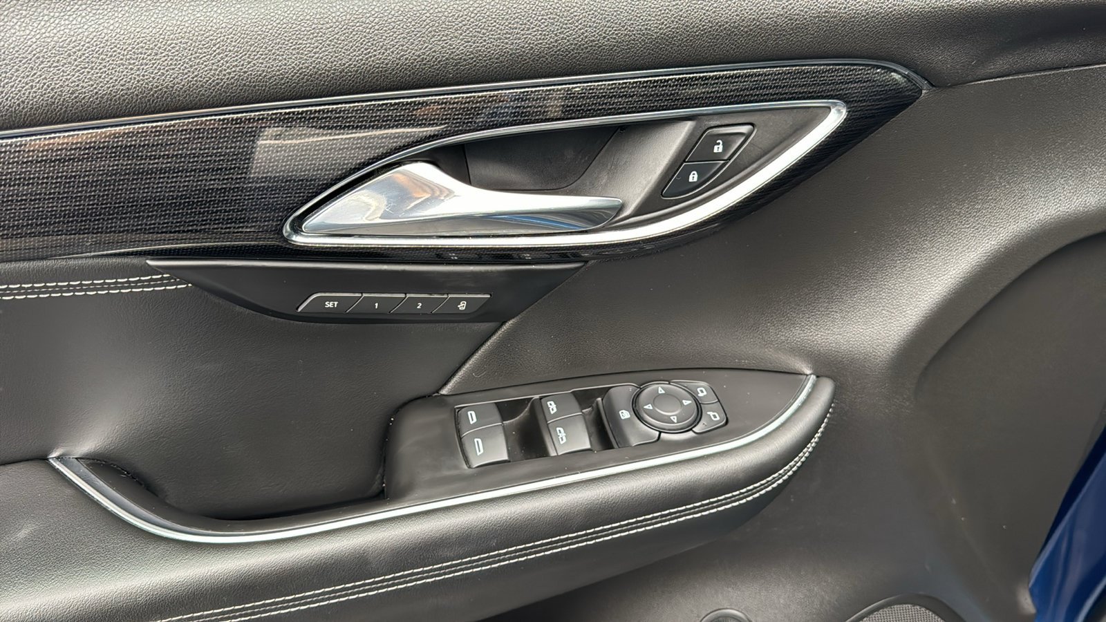 Used 2023 Buick Envision Essence FWD image 12