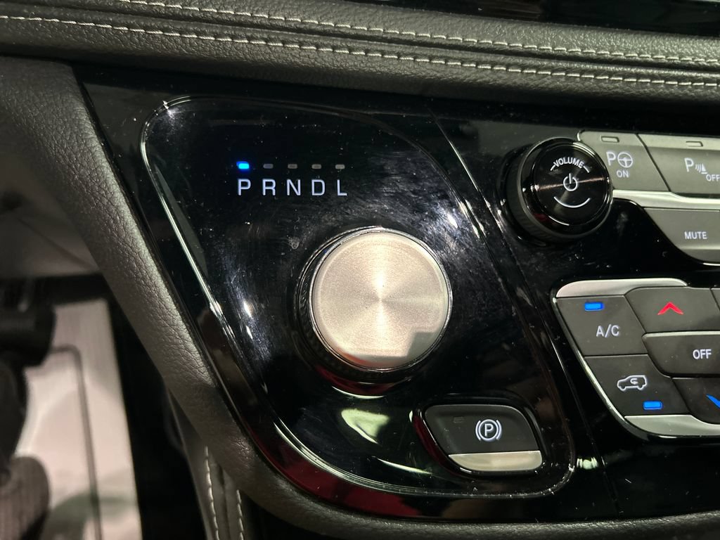 Used 2025 Chrysler Pacifica Premium FWD image 20
