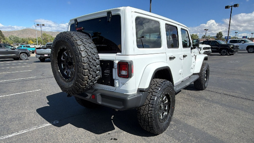 Used 2020 Jeep Wrangler Unlimited Sahara AWD/4WD image 3