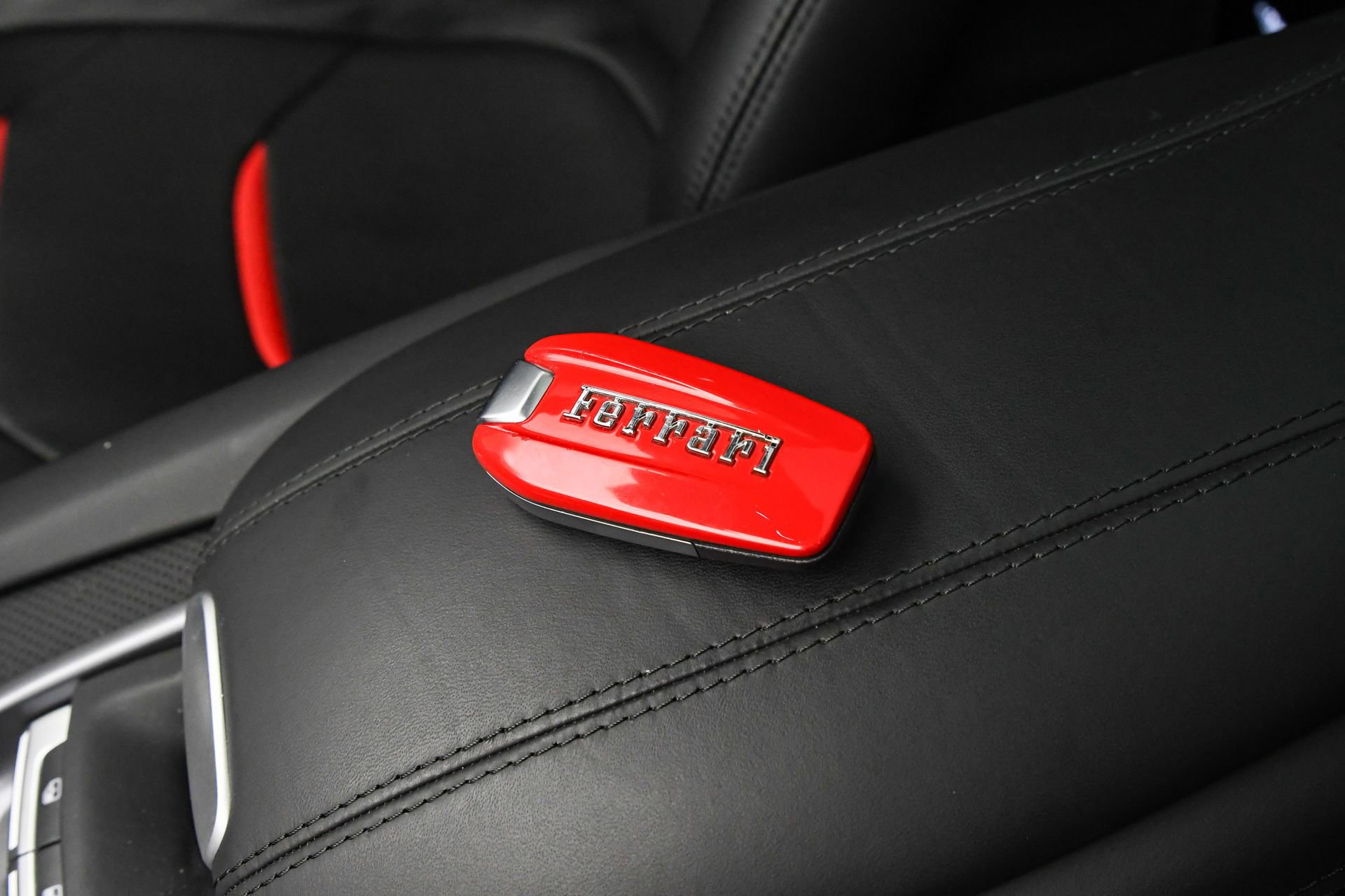 Used 2018 Ferrari GTC4Lusso T image 22