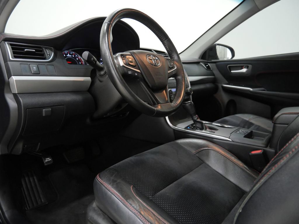Used 2015 Toyota Camry XSE w/ Moonroof Package image 10
