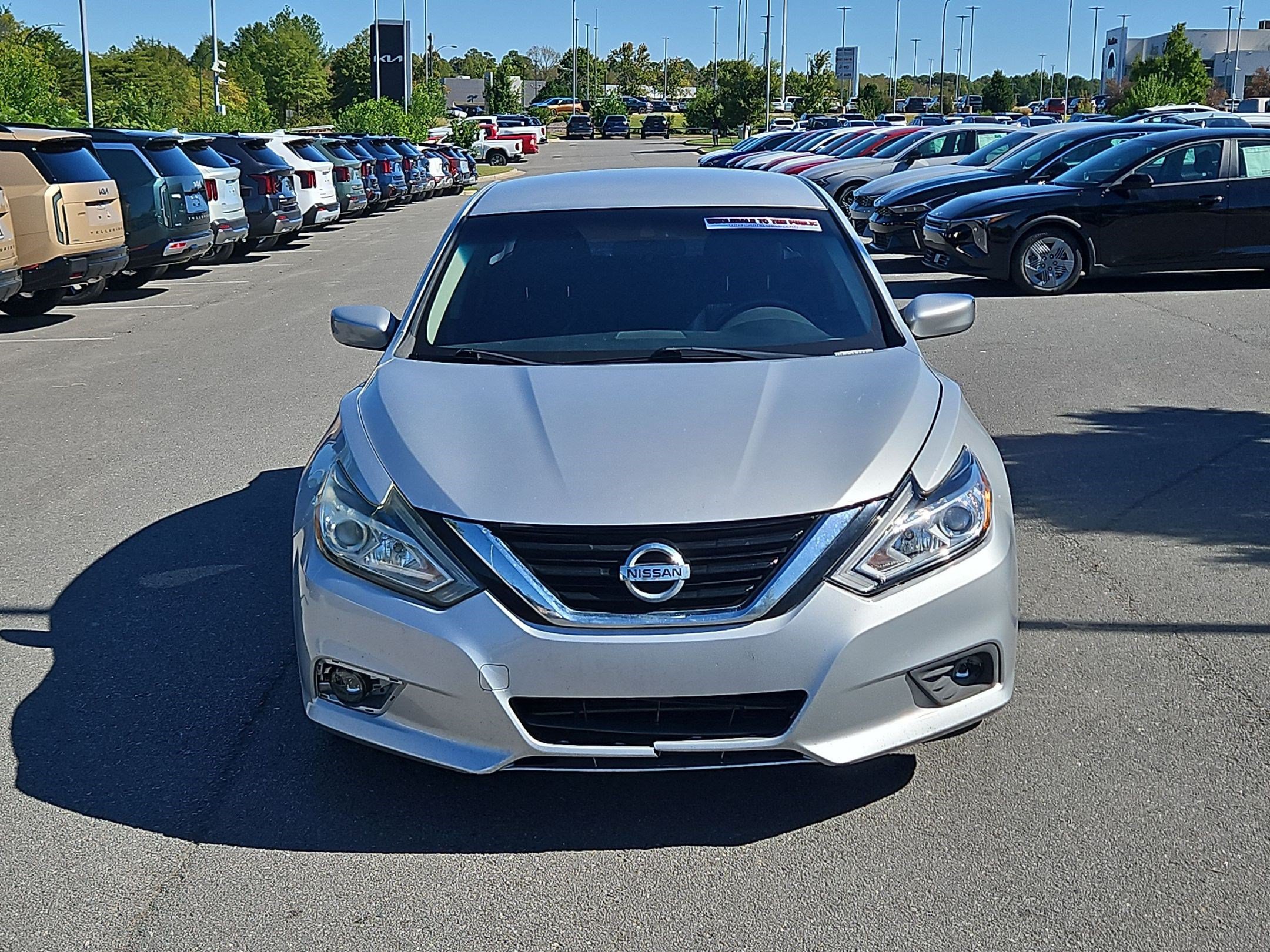 Used 2017 Nissan Altima 2.5 SV FWD image 2