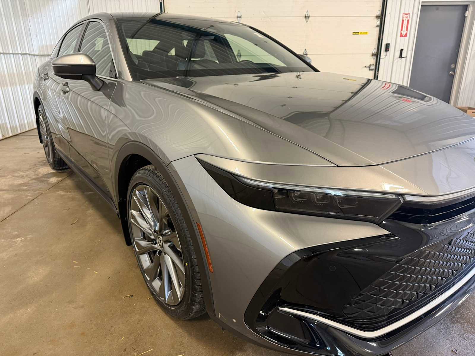 Used 2024 Toyota Crown Limited w/ Advanced Technology Package AWD/4WD image 10