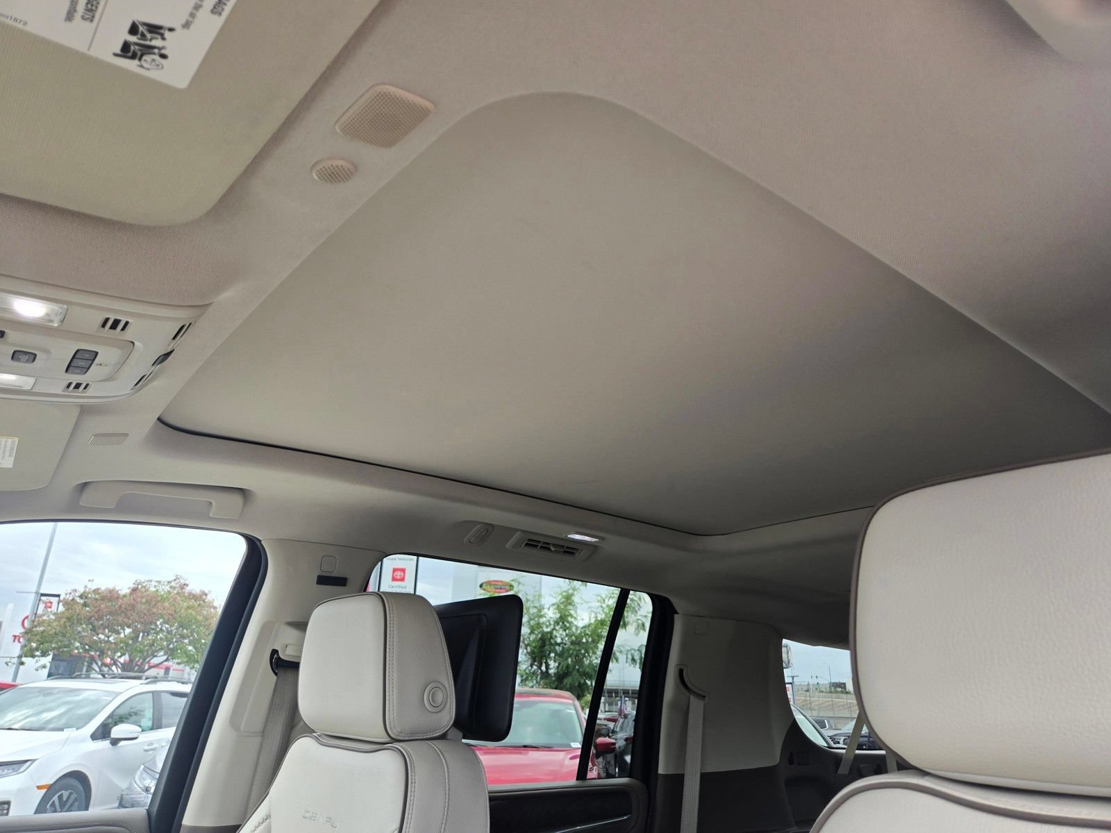 Used 2024 GMC Yukon XL Denali w/ Advanced Technology Package AWD/4WD image 14