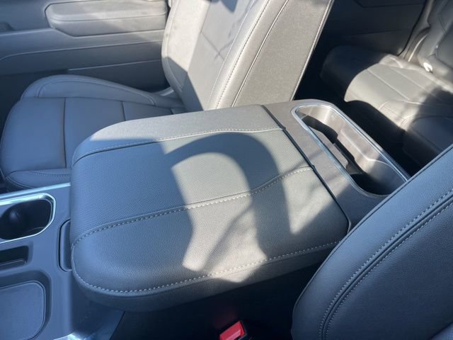 New 2026 GMC Sierra 1500 SLT w/ SLT Convenience Package image 32