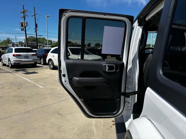 Used 2019 Jeep Wrangler Unlimited Sahara AWD/4WD image 24