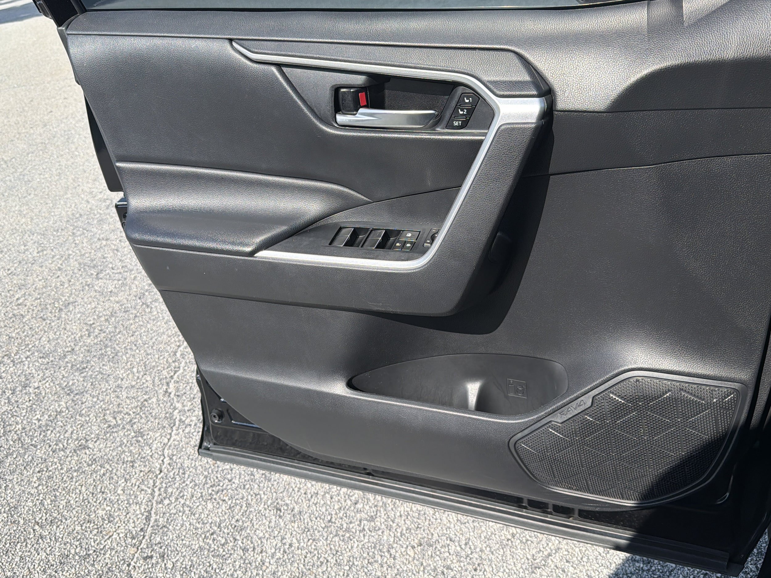 Used 2021 Toyota RAV4 XLE Premium FWD image 15