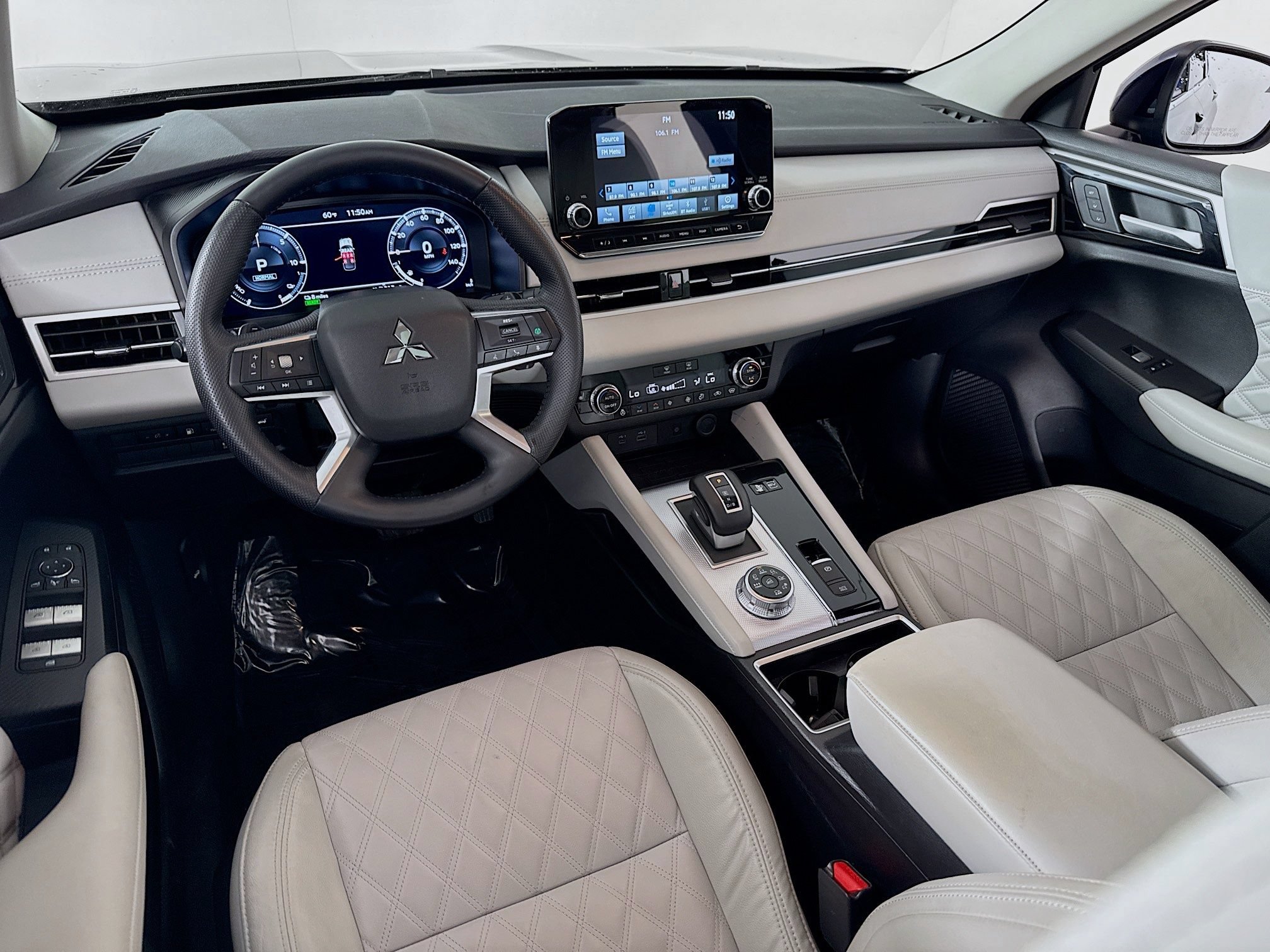 Used 2025 Mitsubishi Outlander SEL AWD/4WD image 19