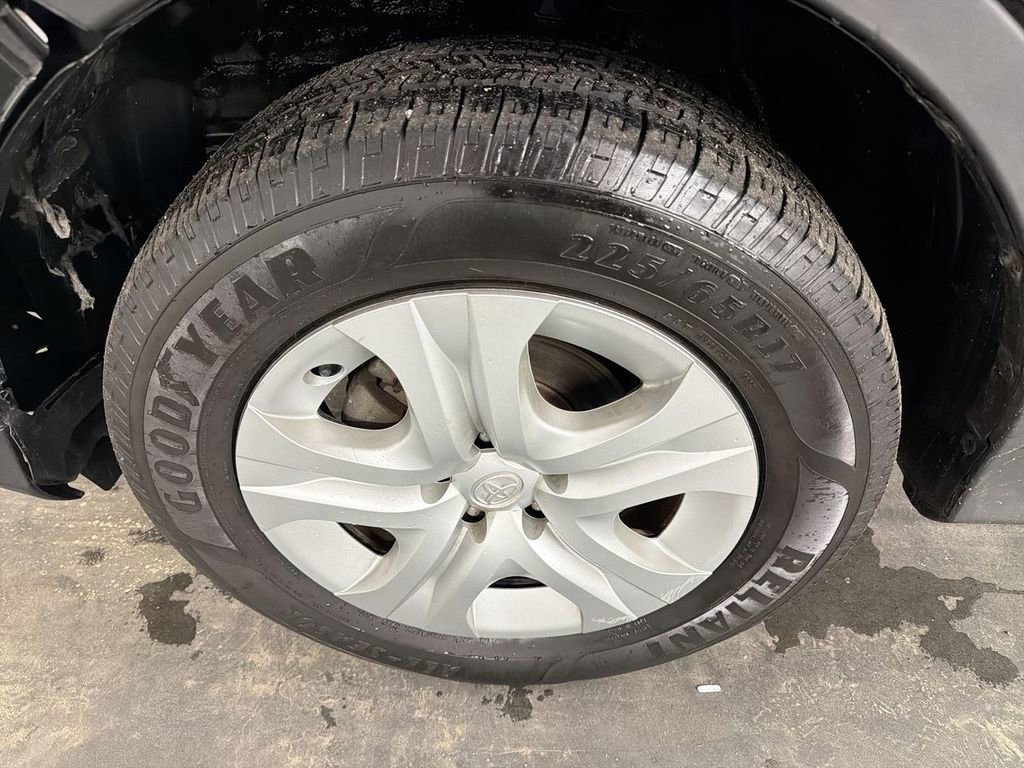 Used 2015 Toyota RAV4 LE image 29