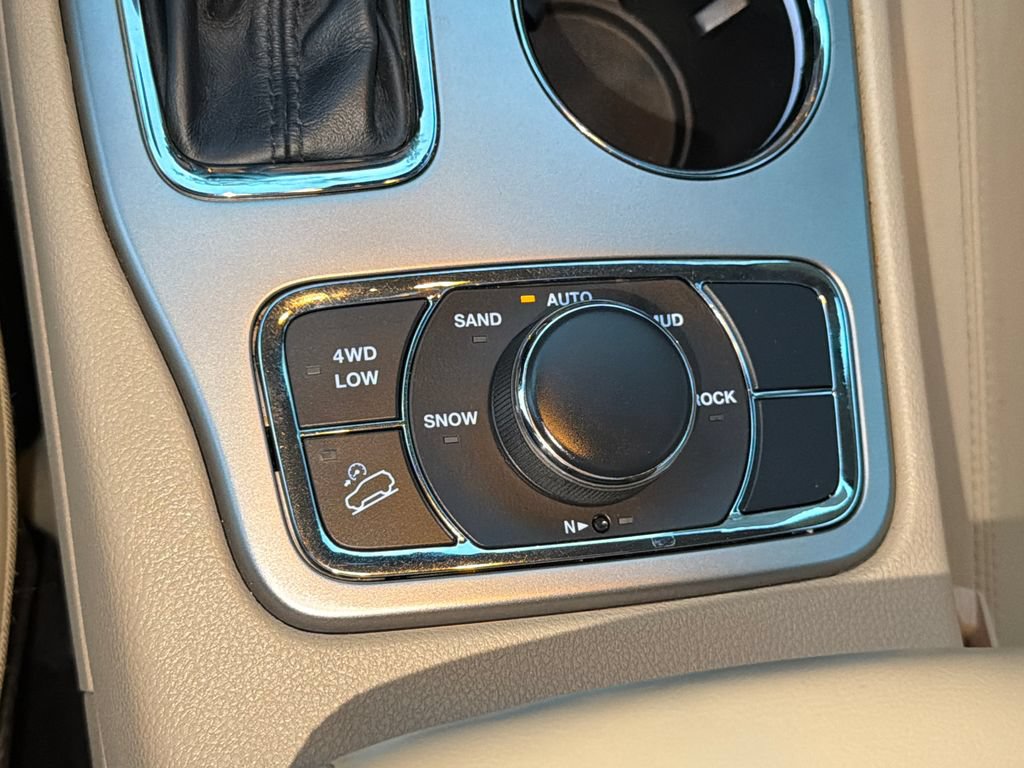 Used 2018 Jeep Grand Cherokee Limited AWD/4WD image 26