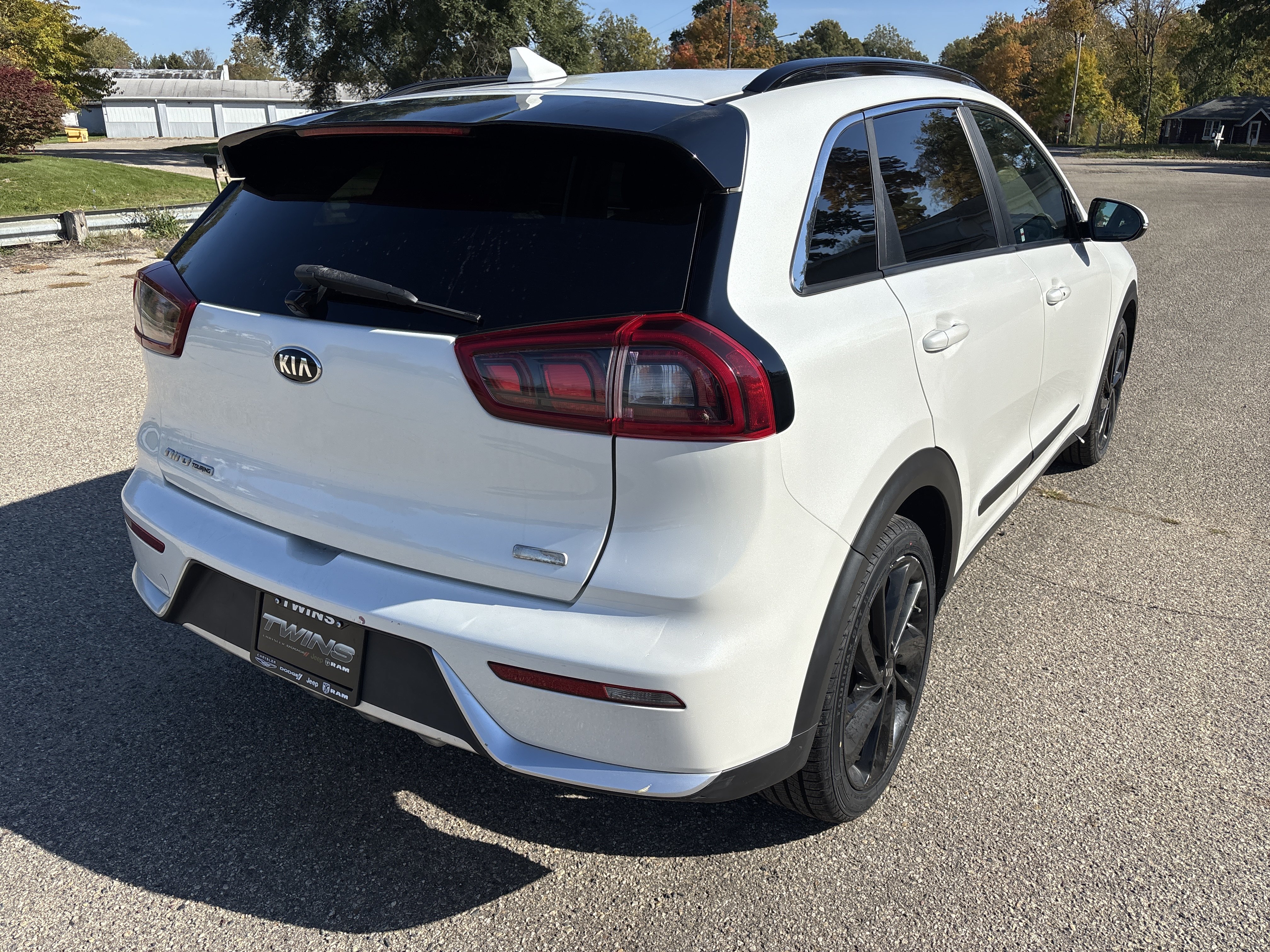 Used 2019 Kia Niro S Touring FWD image 3