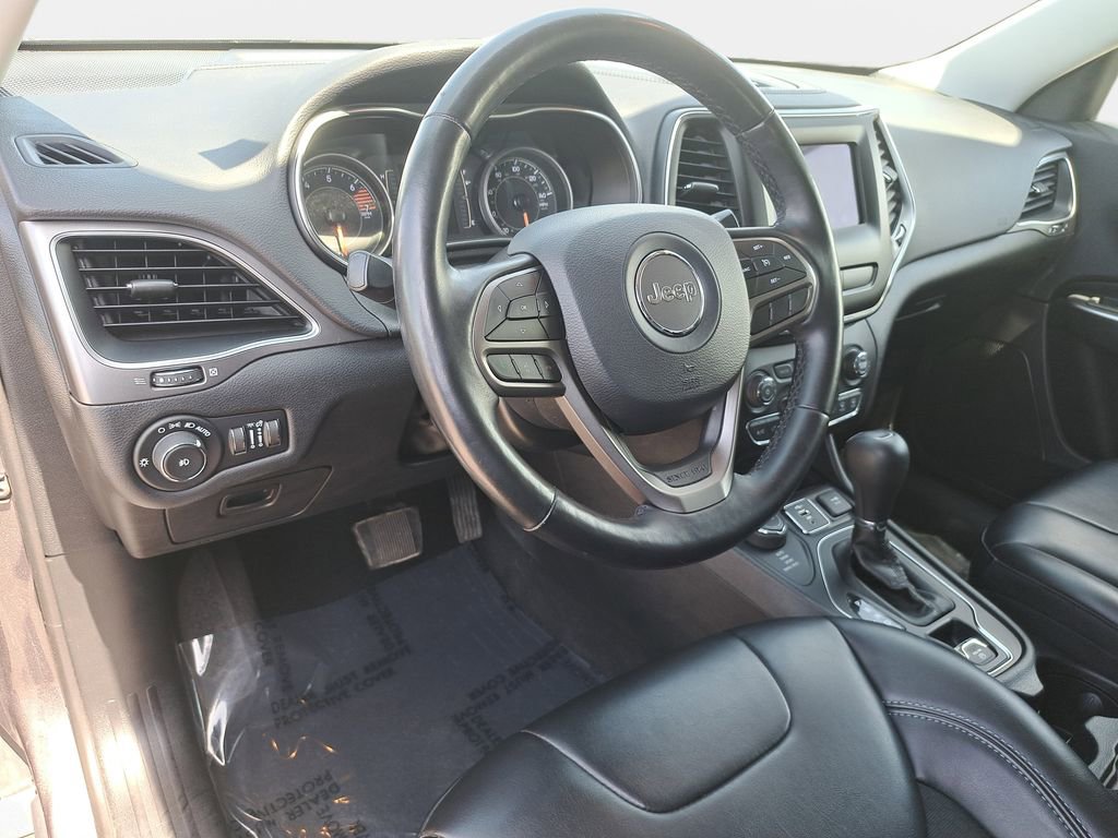 Used 2020 Jeep Cherokee Latitude Plus w/ Cold Weather Group AWD/4WD image 15