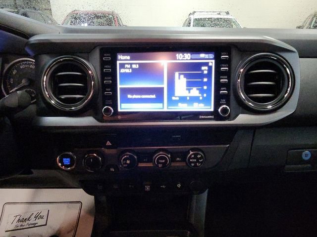 Used 2020 Toyota Tacoma TRD Off-Road w/ Technology Package image 15