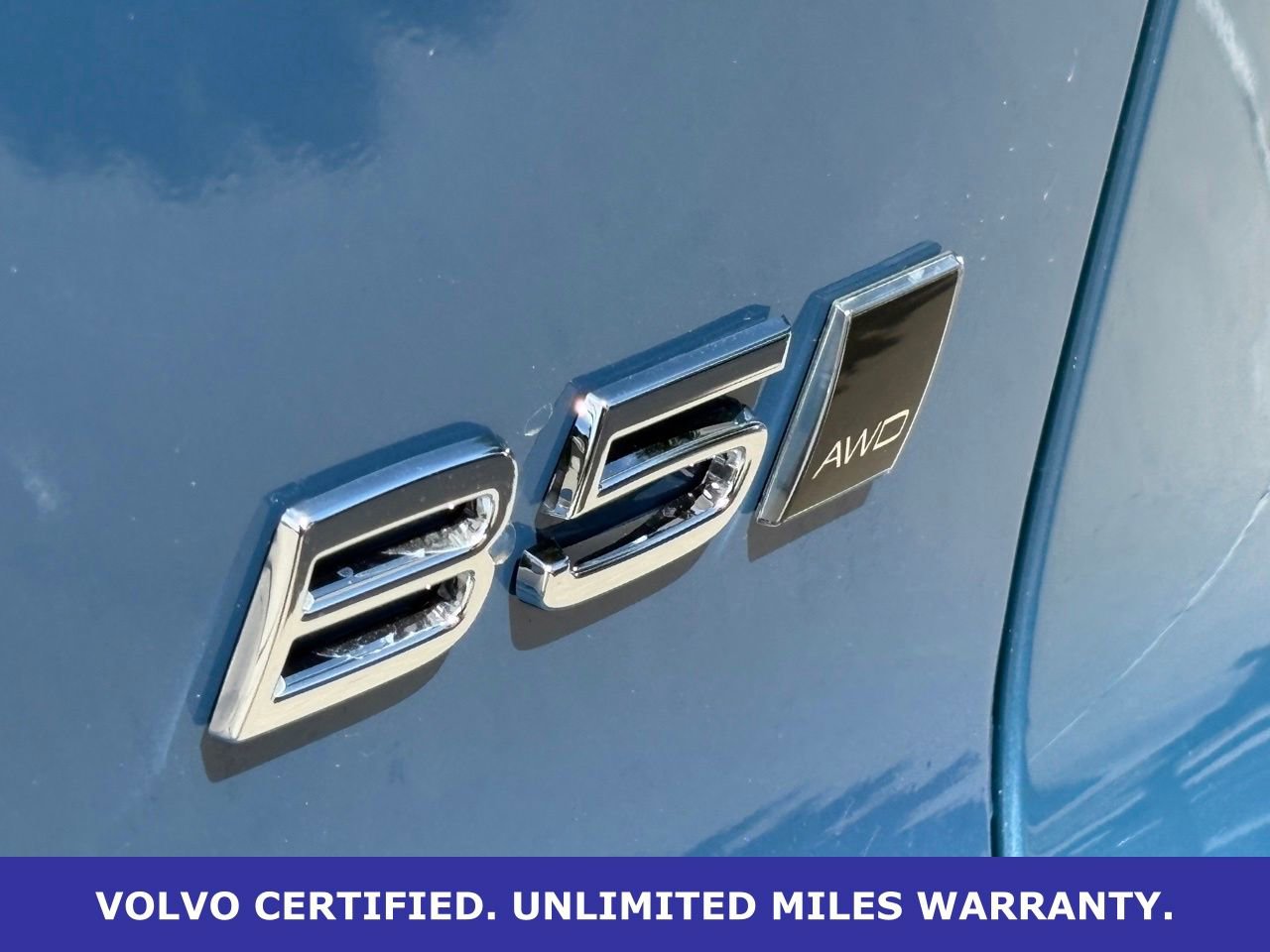 Certified 2025 Volvo XC40 B5 Plus AWD/4WD image 10