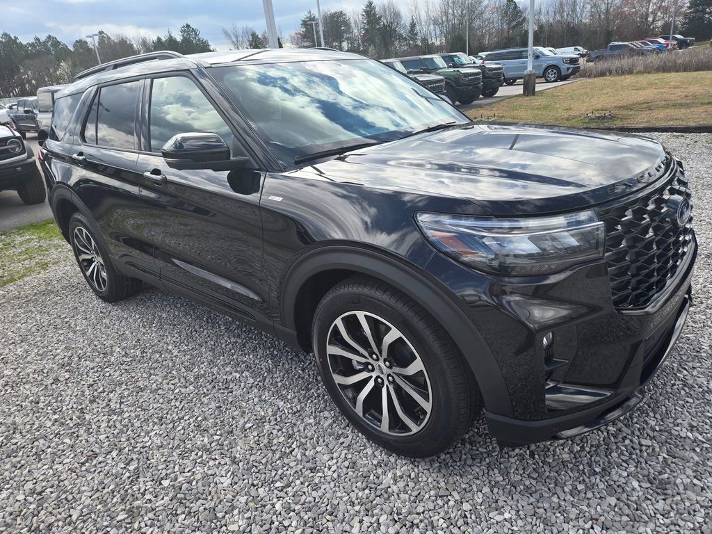 New 2026 Ford Explorer ST-Line image 2