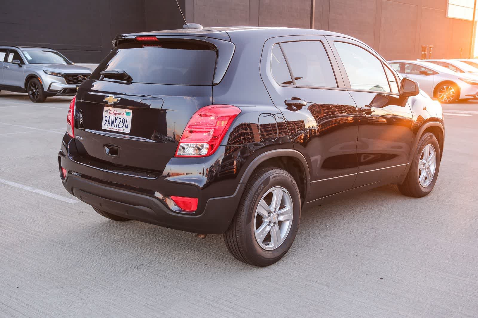 Used 2022 Chevrolet Trax LS w/ Tint and Cruise Package FWD image 4