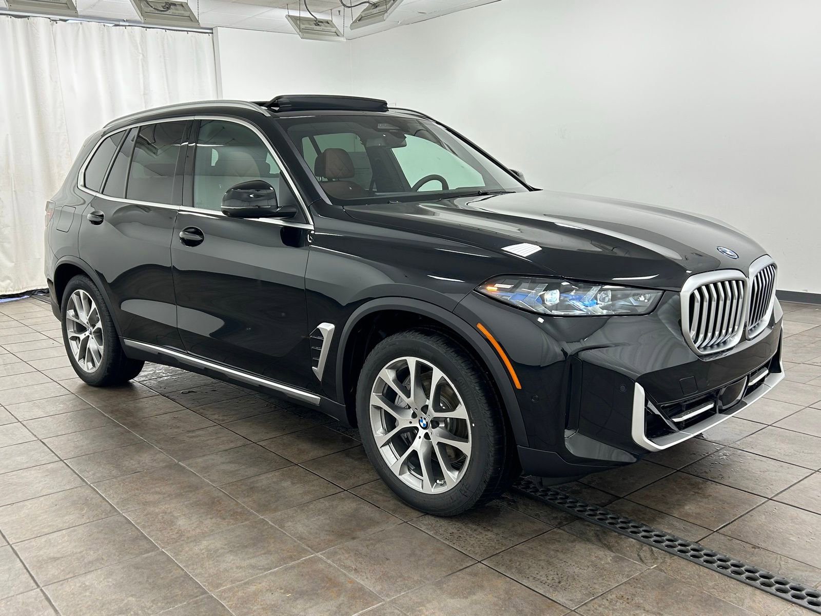 Used 2026 BMW X5 xDrive50e w/ Climate Comfort Package image 6
