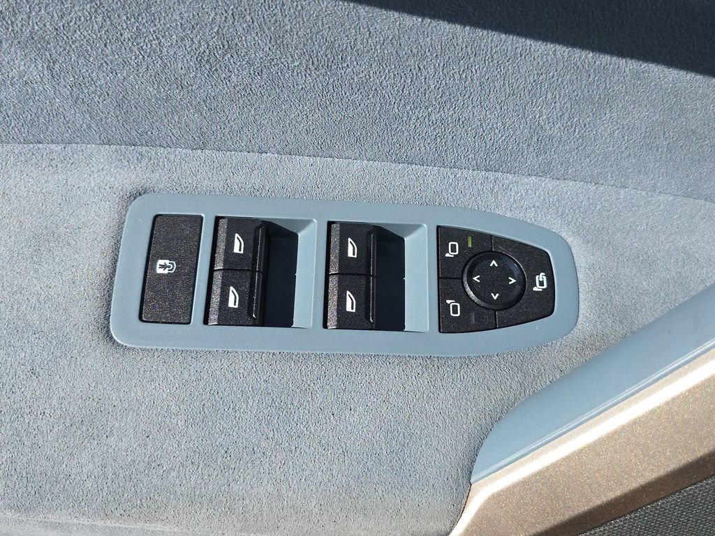 Used 2025 BMW iX xDrive50 AWD/4WD image 22