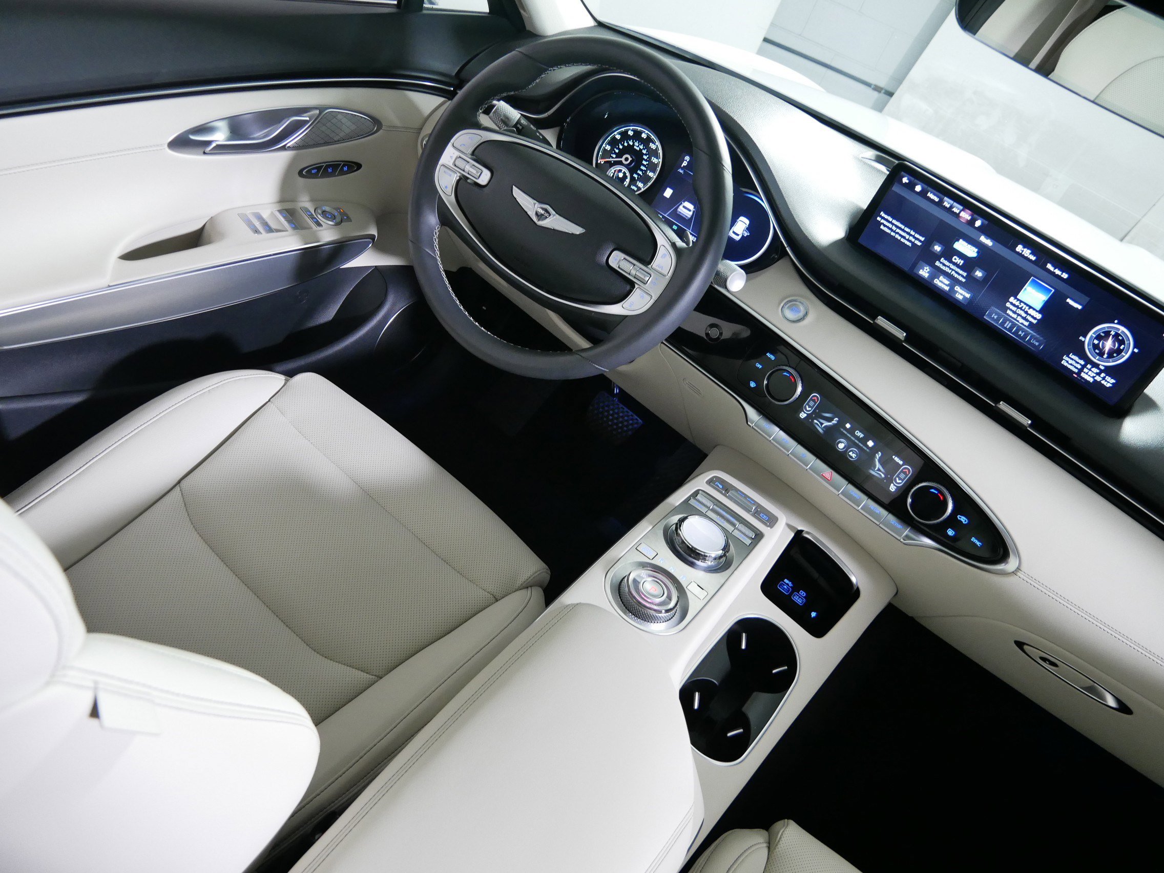 Used 2025 Genesis GV70 2.5T w/ Select Package AWD/4WD image 9