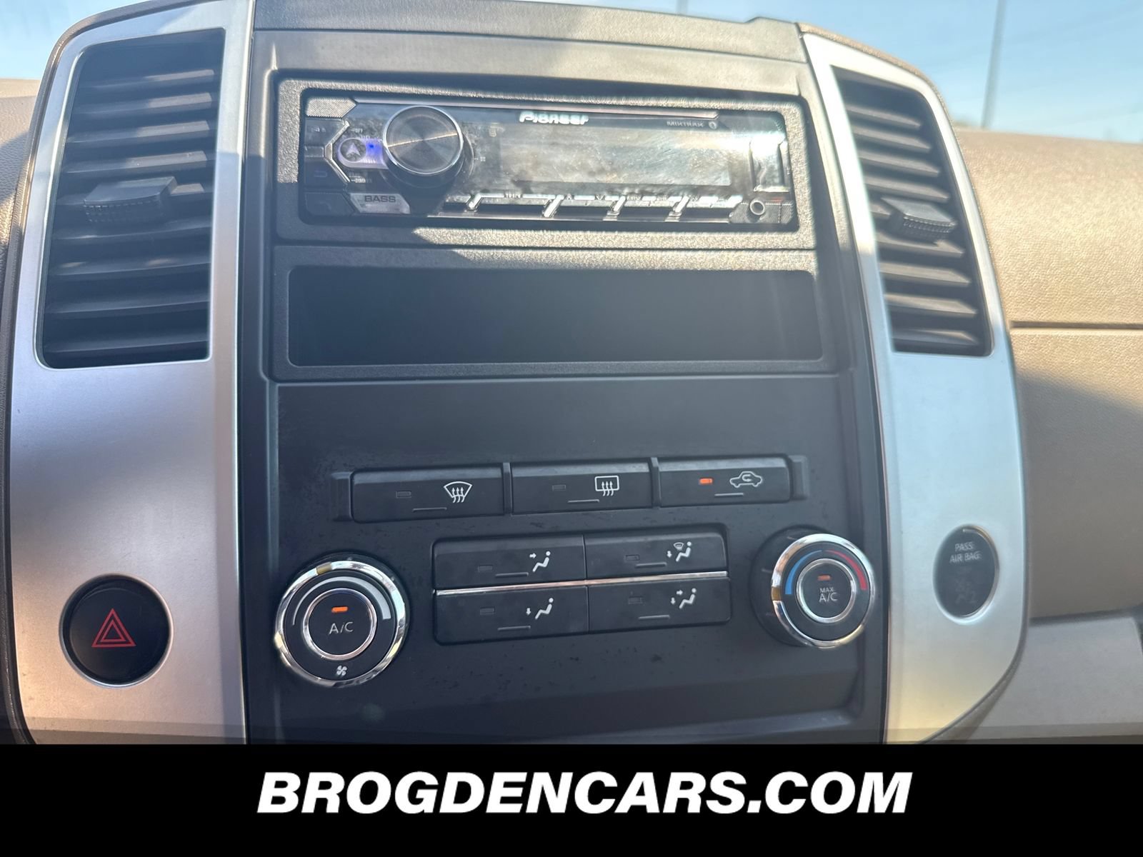 Used 2011 Nissan Frontier SV AWD/4WD image 6